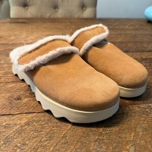Cozy Tan Suede Women's Slip-On Shoes (Size 6)